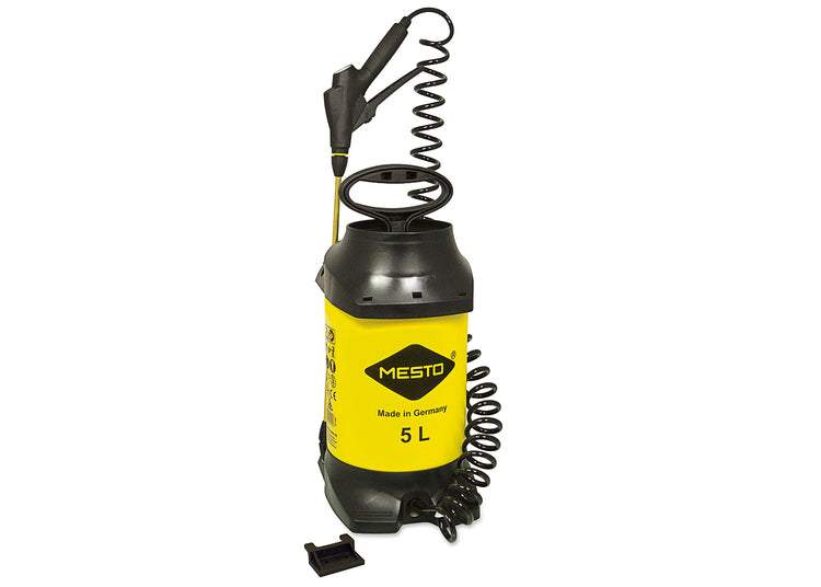 our quality garden sprayer MAX 2 with its 2.5 metre recoil hose