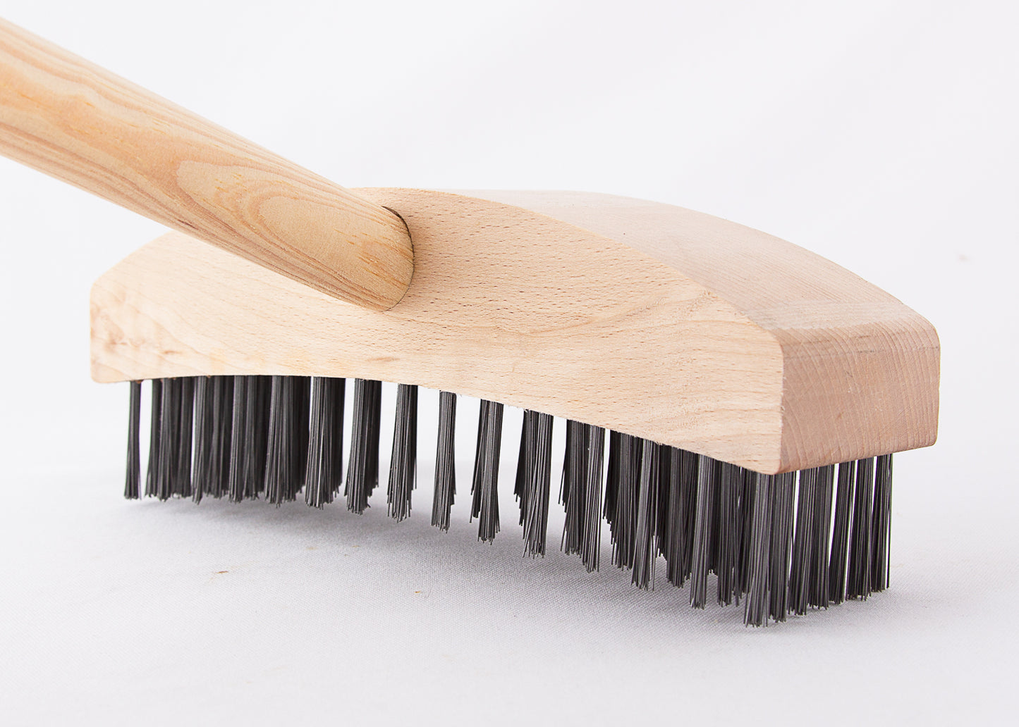 horizontal wire broom for brushing vertical surfaces such as walls