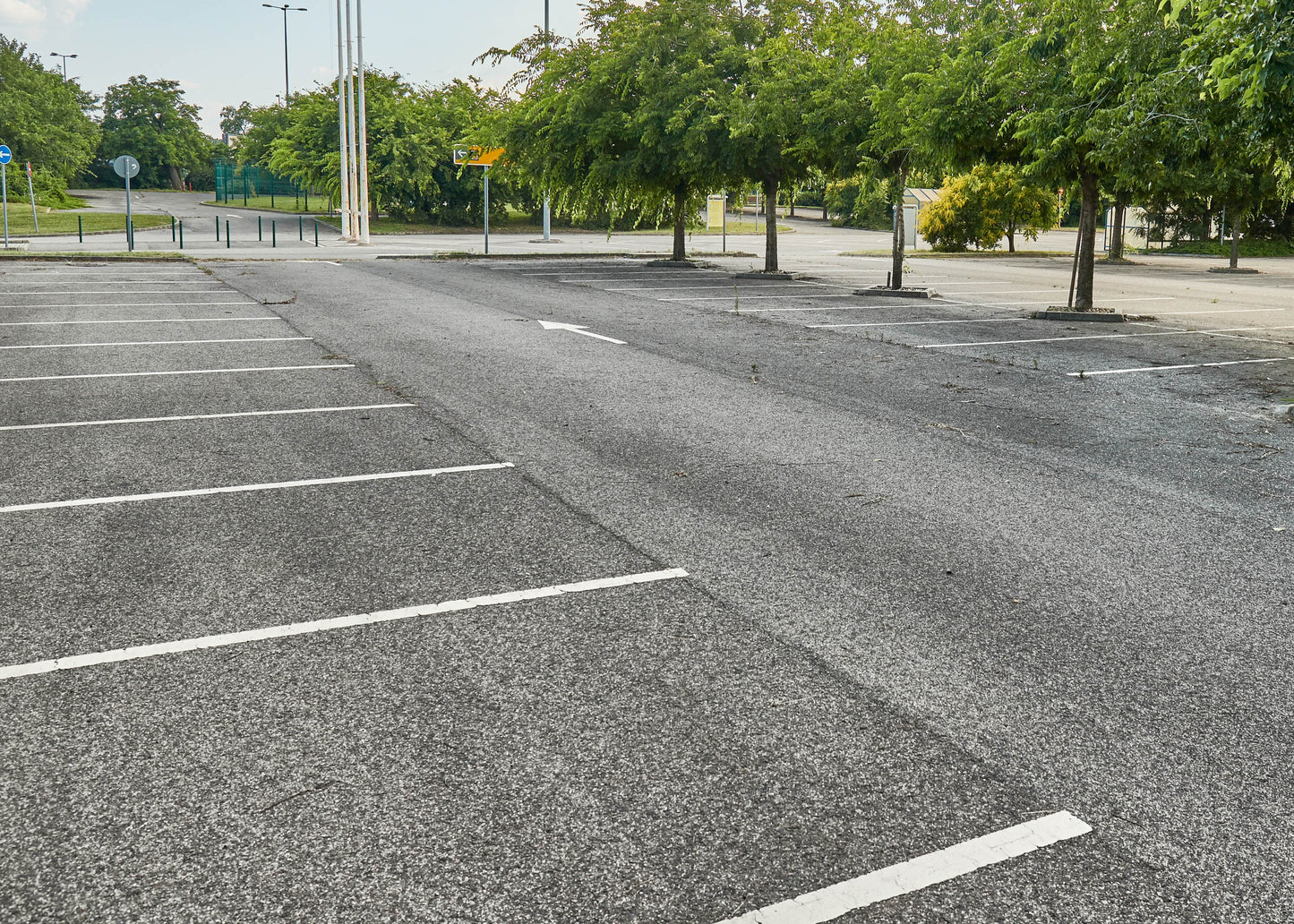 baticlean ECR is most suited to cleaning large outside surfaces such as car pars and driveways