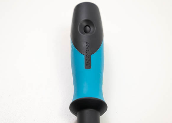 close up photo of the handle for our window cleaning t bar