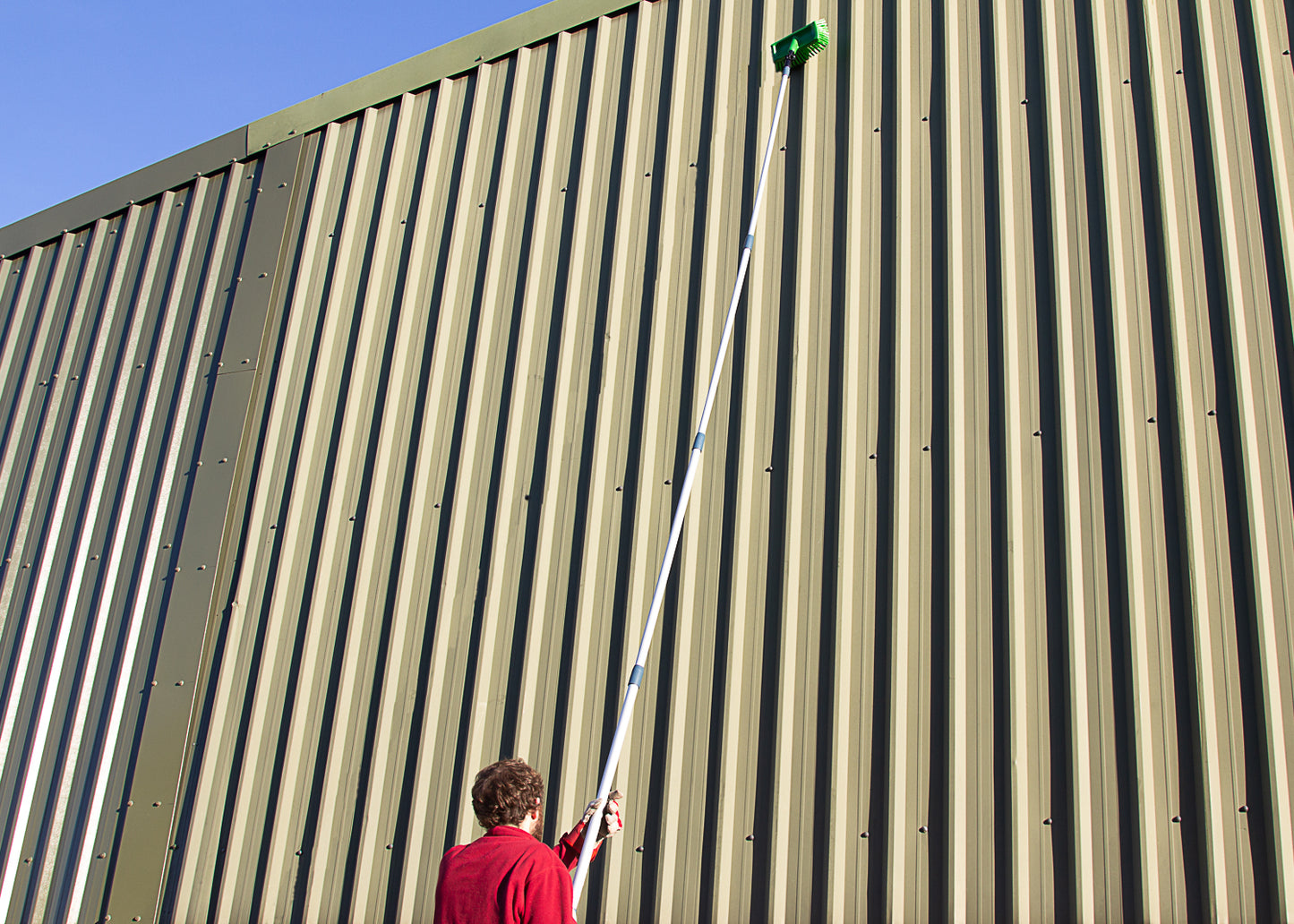 our rounded brush head and telescopic lance being used
