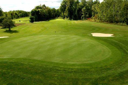 photo showing a golf course without moss growing in the grassed areas