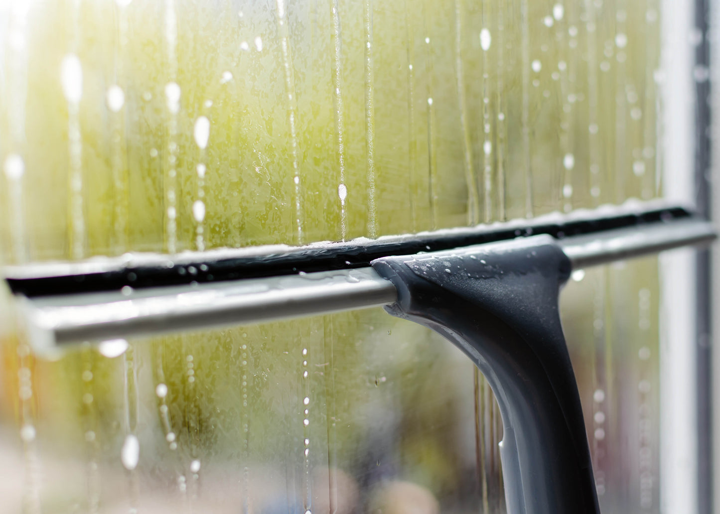 photo showing the replacement rubber blade in a squeegee handle